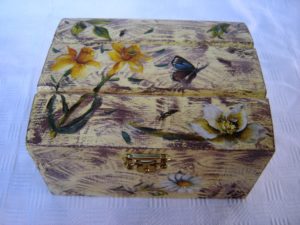 cofanetto in legno decoupage vista frontale